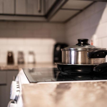 Central Apartment In Belfast City Centre - Sleeps 5 People المظهر الخارجي الصورة